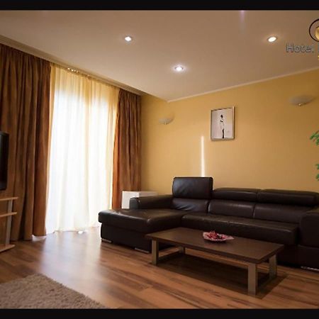 טימישוארה Hotel Perla D'Oro מראה חיצוני תמונה