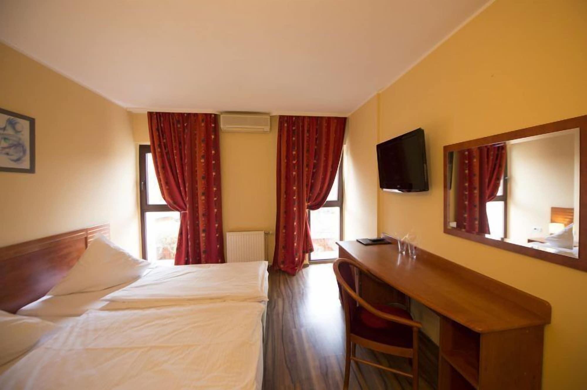 טימישוארה Hotel Perla D'Oro מראה חיצוני תמונה